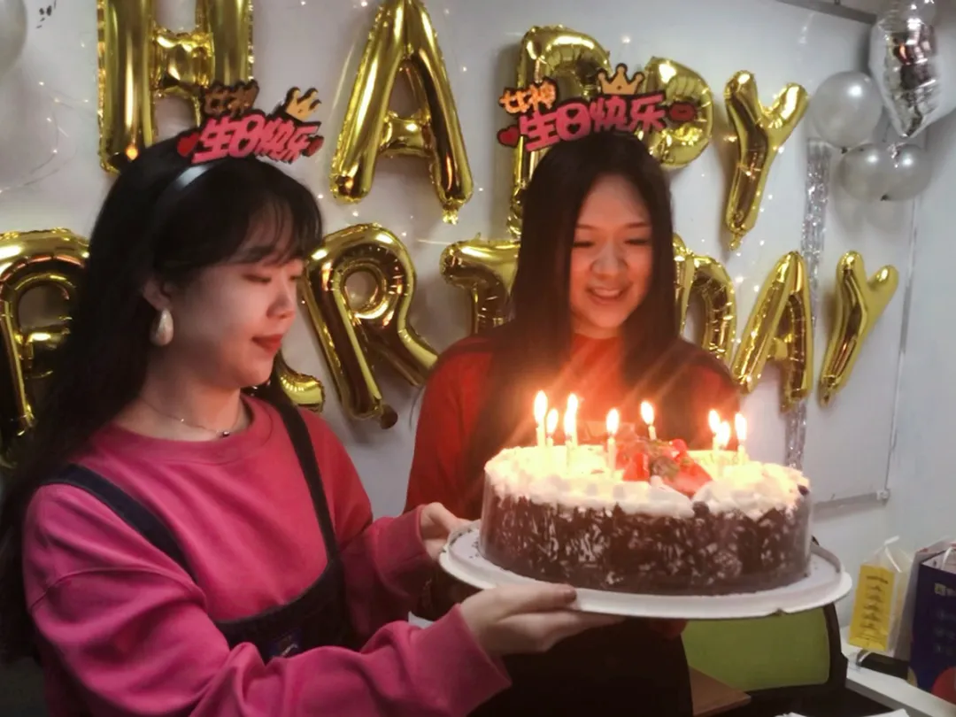 感谢相遇 感恩相伴 | <a href=http://www.vipzug.cn target=_blank class=infotextkey>国广子行</a>传媒11月生日会“燃”出新花样